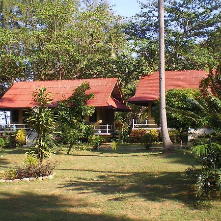 Sukorn Andaman Beach Resort Ko Sukon Екстериор снимка