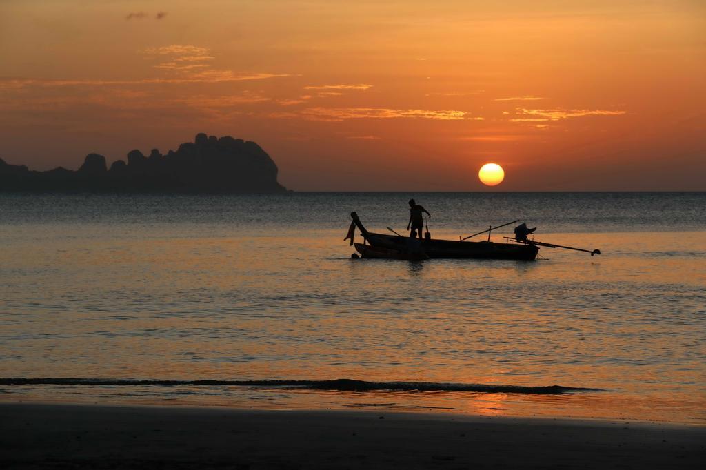 Sukorn Andaman Beach Resort Ko Sukon Екстериор снимка